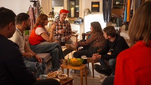 Die Ziellosen aus 10 Jahren Ziellosreise feierten gemeinsam mit Punsch, Keksen und Karaoke.